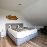 Wiedergrün *